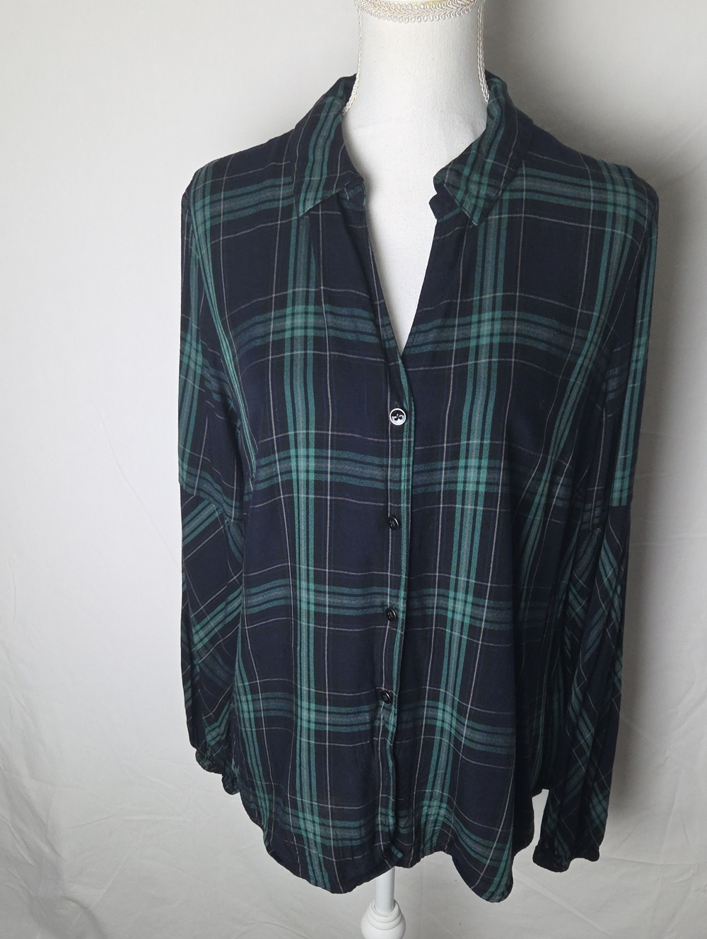 Cabi Classic Green Black Big Sur Plaid Button-Up Long Sleeve Women's Top Sz Lg